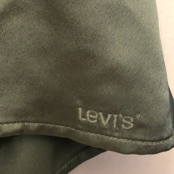 Levis Pretty Silky Blouse: Size M - Picture 5 of 11